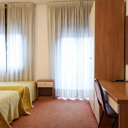 Hg Due Ragni מלון 3*
